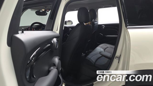 Mini Cooper 2023 — photo 18