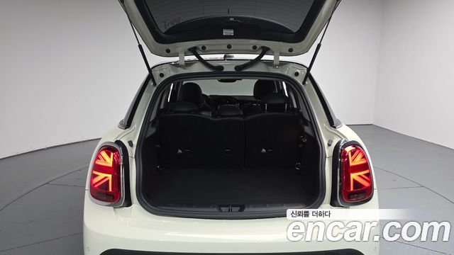 Mini Cooper 2023 — photo 26