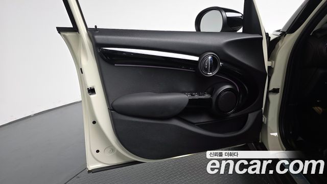 Mini Cooper 2023 — photo 14