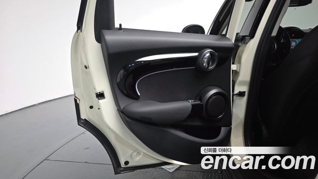 Mini Cooper 2023 — photo 15