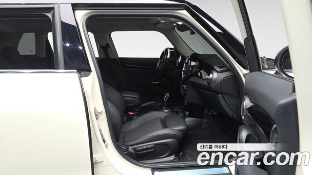 Mini Cooper 2023 — photo 16