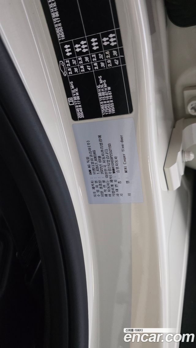 Mini Cooper 2023 — photo 28