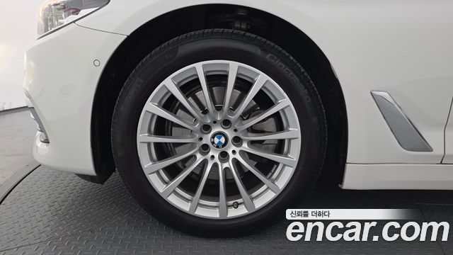 BMW 5-Series 2020 — photo 5