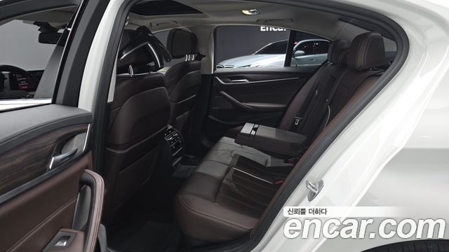 BMW 5-Series 2020 — photo 17