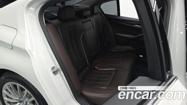BMW 5-Series 2020 — photo 18