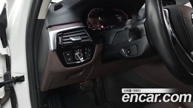 BMW 5-Series 2020 — photo 19