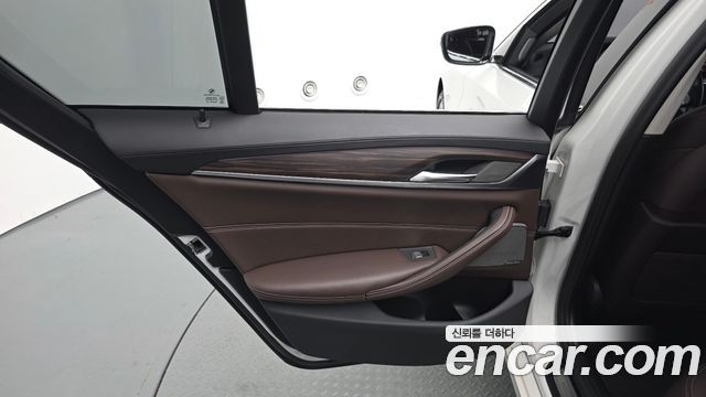 BMW 5-Series 2020 — photo 15