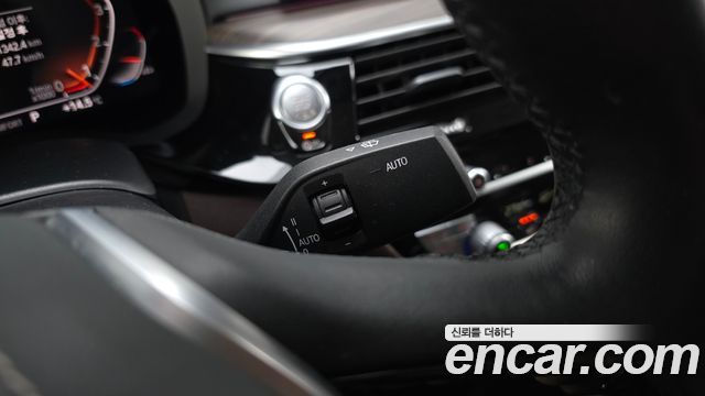 BMW 5-Series 2020 — photo 28
