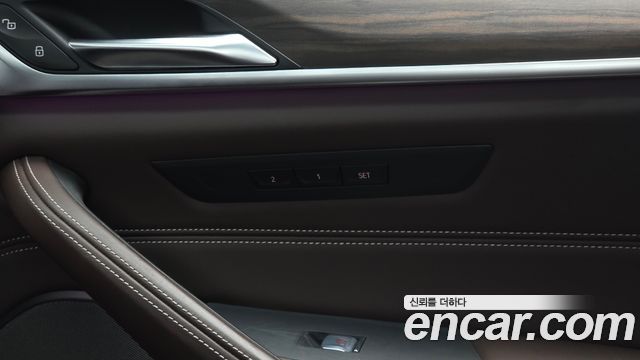 BMW 5-Series 2020 — photo 29