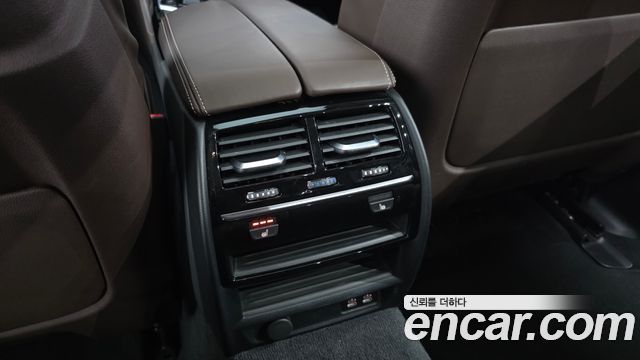 BMW 5-Series 2020 — photo 31