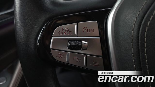 BMW 5-Series 2020 — photo 33