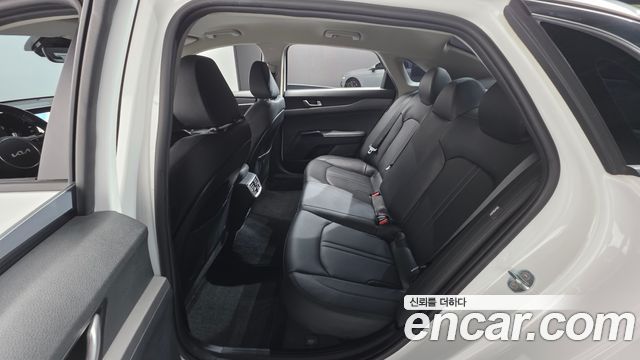 Kia K5 2022 — photo 17