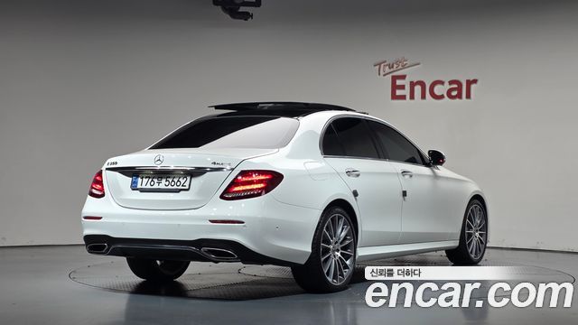 Mercedes-Benz E-Class 2020 — photo 2