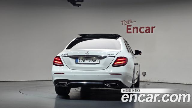 Mercedes-Benz E-Class 2020 — photo 4