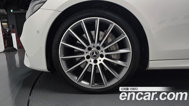 Mercedes-Benz E-Class 2020 — photo 5