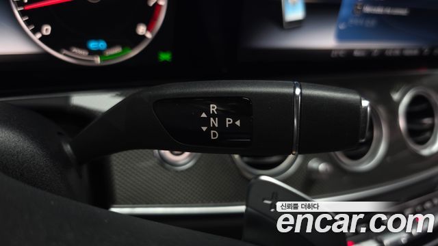 Mercedes-Benz E-Class 2020 — photo 12