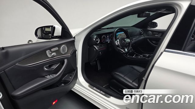 Mercedes-Benz E-Class 2020 — photo 13