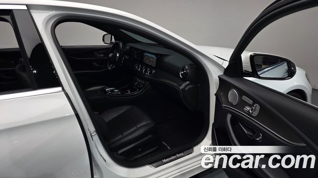 Mercedes-Benz E-Class 2020 — photo 17