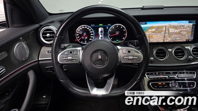 Mercedes-Benz E-Class 2020 — photo 19
