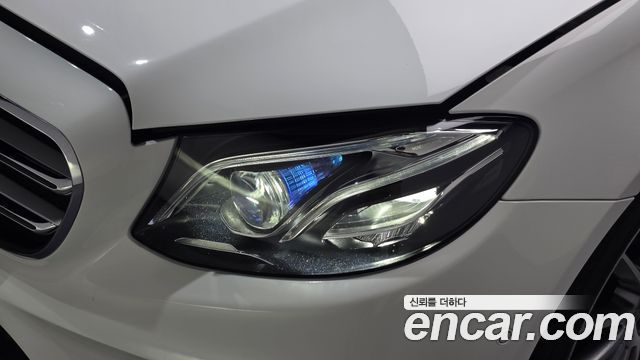 Mercedes-Benz E-Class 2020 — photo 8