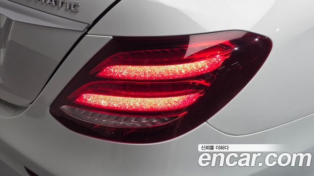 Mercedes-Benz E-Class 2020 — photo 9