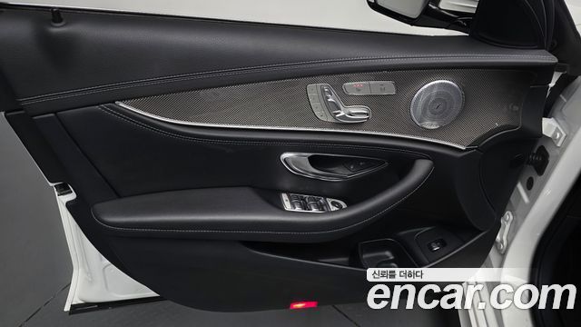 Mercedes-Benz E-Class 2020 — photo 14