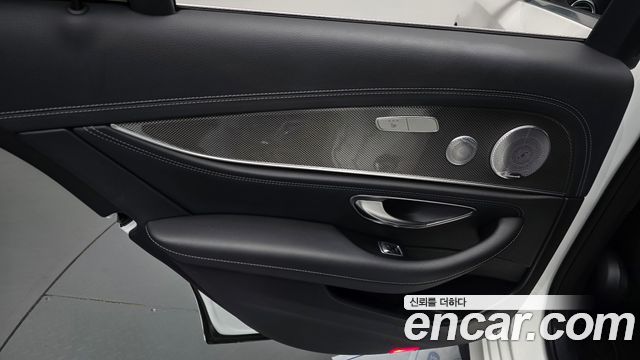 Mercedes-Benz E-Class 2020 — photo 15