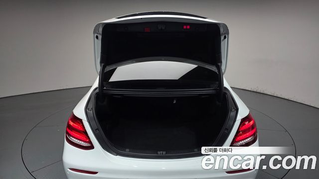 Mercedes-Benz E-Class 2020 — photo 37