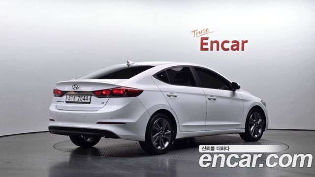 Hyundai AVANTE 2018 — photo 2