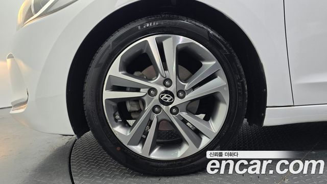 Hyundai AVANTE 2018 — photo 5
