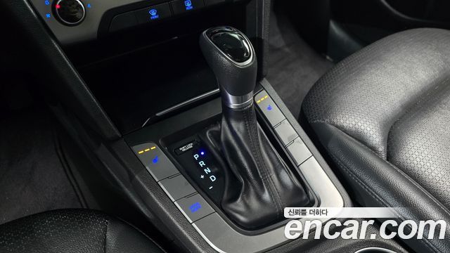 Hyundai AVANTE 2018 — photo 12