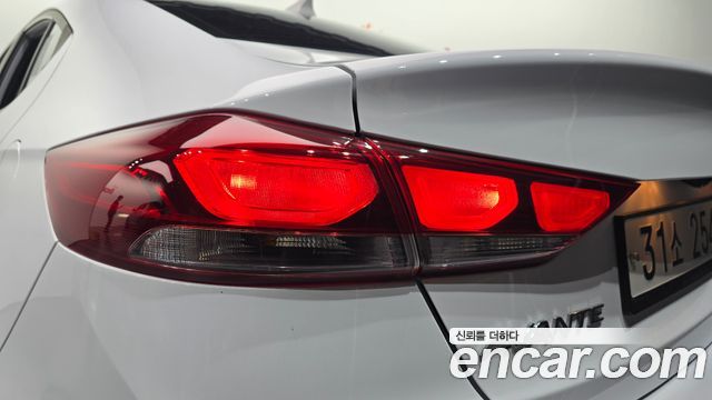 Hyundai AVANTE 2018 — photo 9