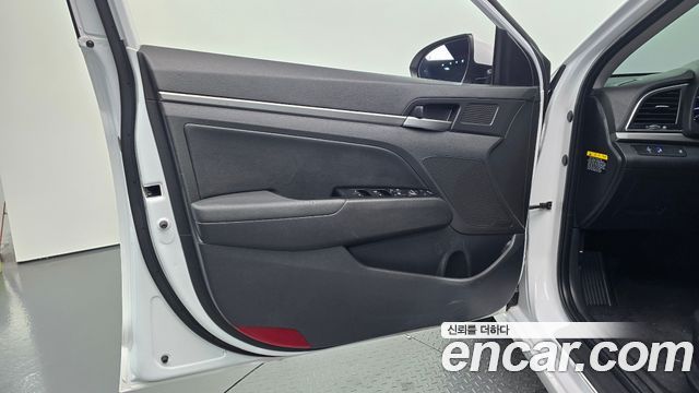 Hyundai AVANTE 2018 — photo 14