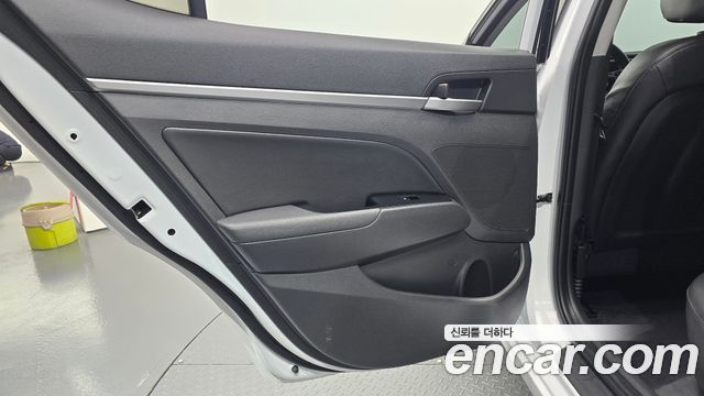 Hyundai AVANTE 2018 — photo 15