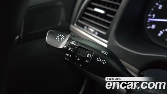 Hyundai AVANTE 2018 — photo 27