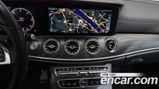 Mercedes-Benz E-Class 2017 — photo 20