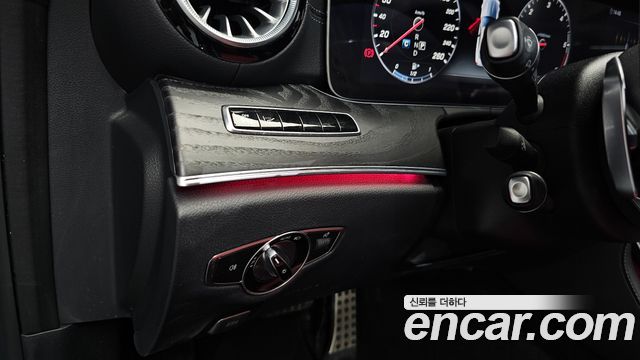 Mercedes-Benz E-Class 2017 — photo 25