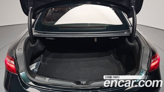 Mercedes-Benz E-Class 2017 — photo 26