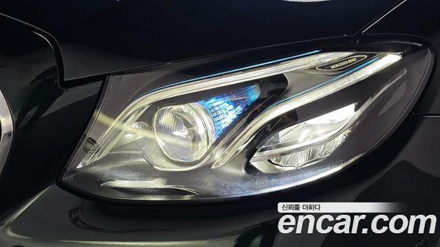 Mercedes-Benz E-Class 2017 — photo 8