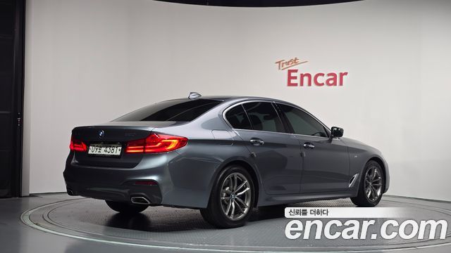 BMW 5-Series 2018 — photo 2