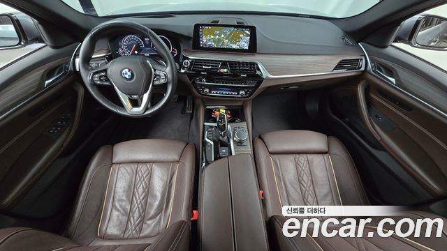 BMW 5-Series 2018 — photo 10