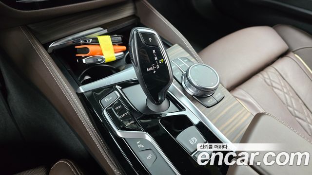 BMW 5-Series 2018 — photo 12