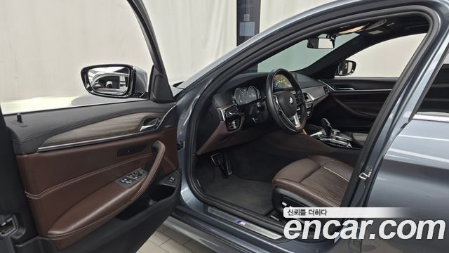 BMW 5-Series 2018 — photo 13