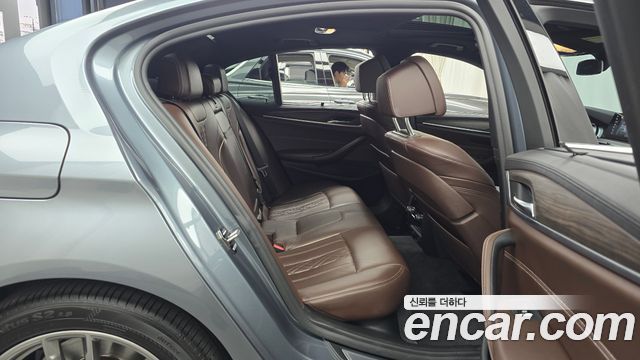 BMW 5-Series 2018 — photo 17