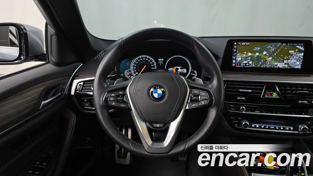 BMW 5-Series 2018 — photo 19