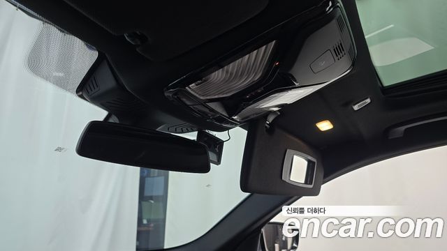 BMW 5-Series 2018 — photo 25