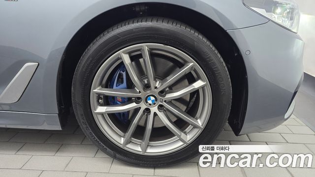 BMW 5-Series 2018 — photo 7