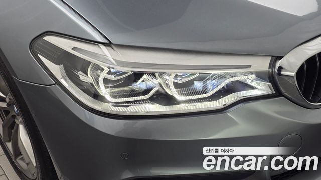 BMW 5-Series 2018 — photo 8
