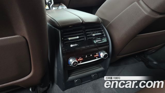 BMW 5-Series 2018 — photo 31