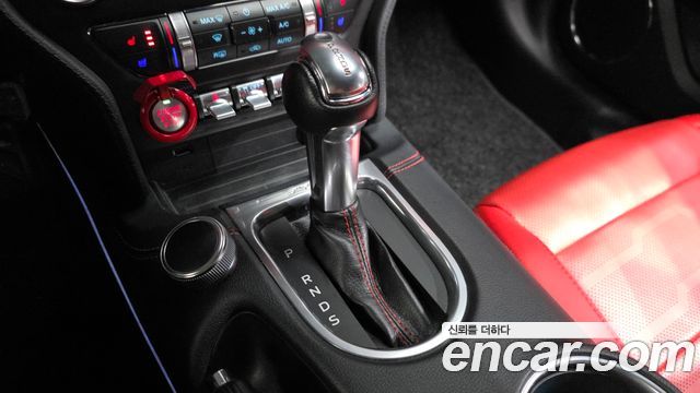 Ford Mustang 2019 — photo 12